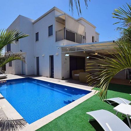 אמה וילה ריזורט Villa Hadera Exteriör bild