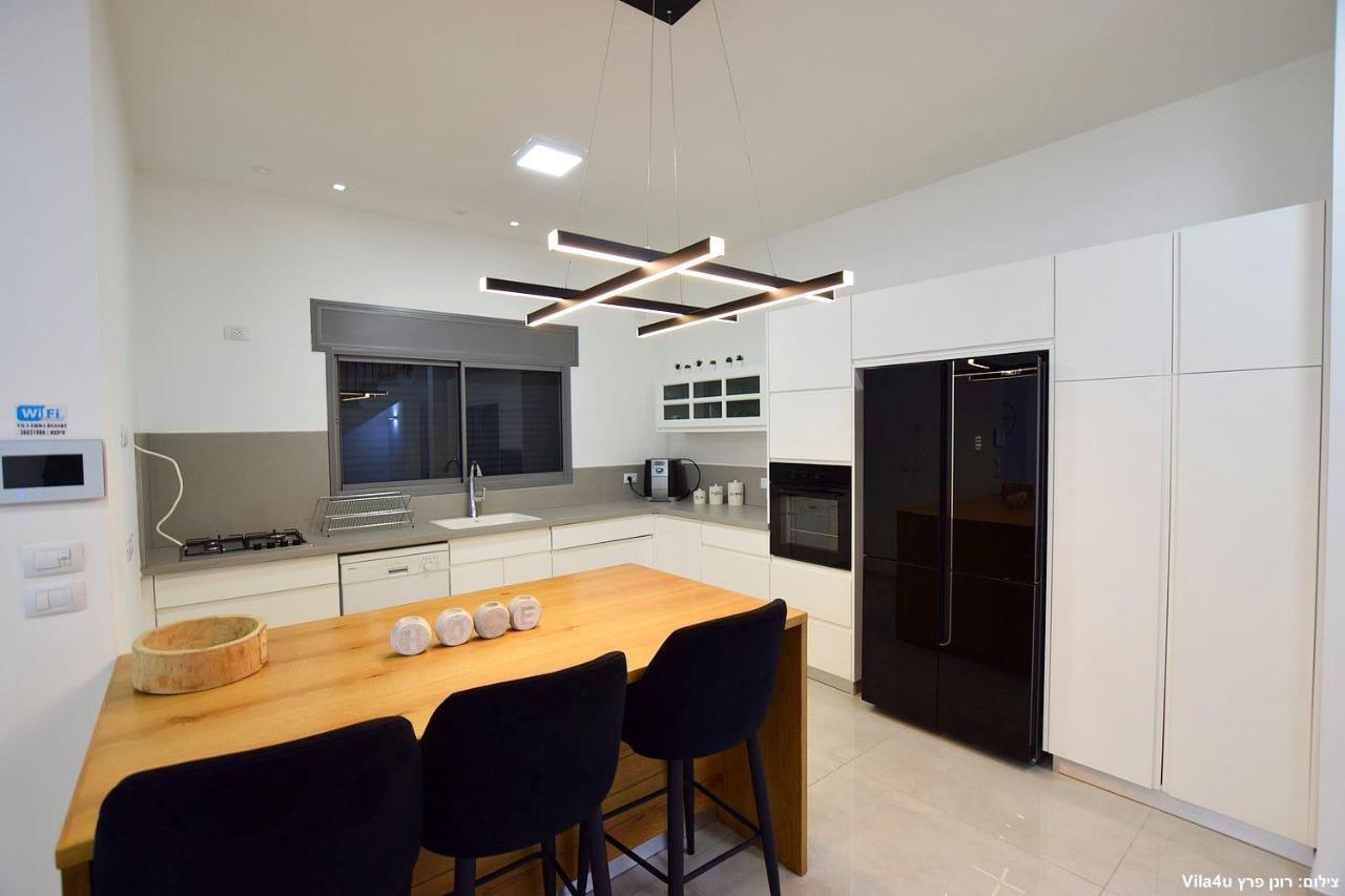 אמה וילה ריזורט Villa Hadera Exteriör bild