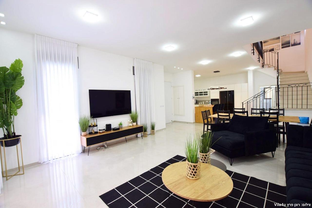 אמה וילה ריזורט Villa Hadera Exteriör bild